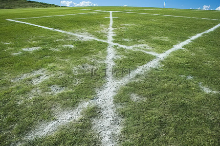 足球草地背景图片_有白线的足球场照片