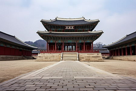 首尔王国的大皇宫位于一个开放式庭院的中央
