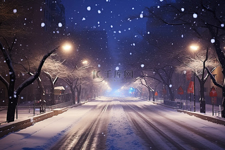 城市街道被雪覆盖