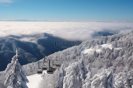 缆车背景图片_雪山覆盖着滑雪缆车