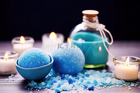 浴背景图片_蓝色蜡烛芳香疗法和盐