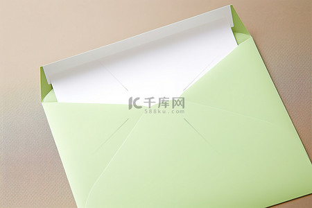 绿色信封背景图片_绿色信封的特写