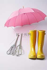 彩虹伞和两双黄色雨鞋