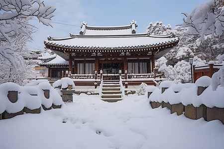 村里的中朝佛寺被白雪覆盖