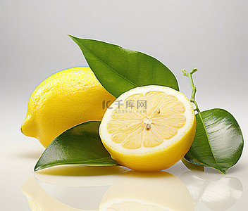 柠檬被切成两半，留下一片叶子