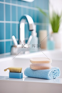 水中湿巾背景图片_水槽上的刷子肥皂湿巾和肥皂
