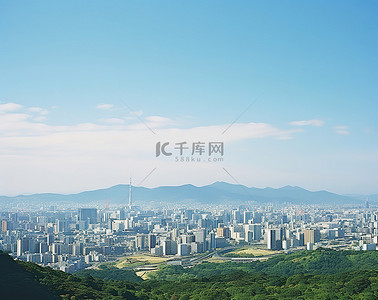 首尔城市背景图片_首尔市在晴朗的日子里可以欣赏到山景