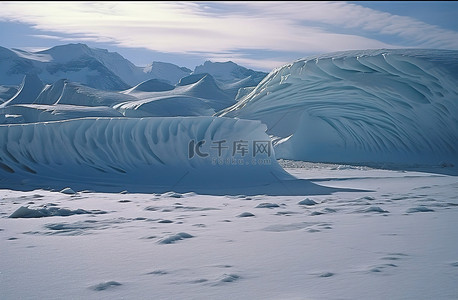 沙漠中央有一座大冰川