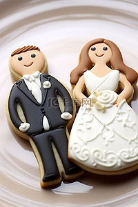 新娘和新郎的两块婚礼饼干
