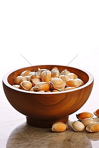 木碗里的杏仁仁