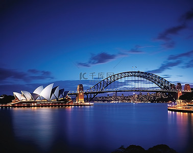 珠歌剧院背景图片_悉尼著名的歌剧院和黄昏的桥梁