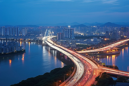 杨浦滨江背景图片_夜间眺望城市高速公路的景色