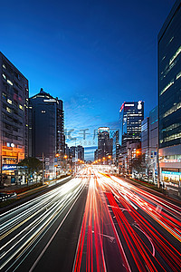 夜景道路背景图片_一条繁忙的道路