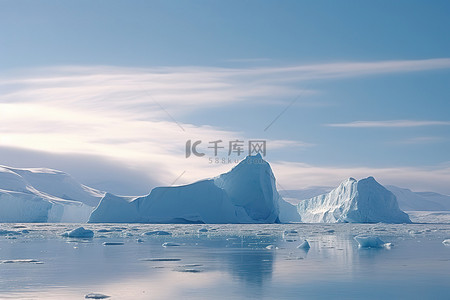 南大河州背景图片_水体中的一座大冰山