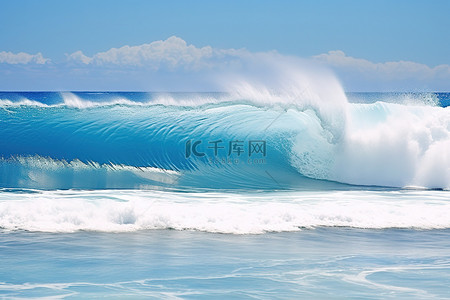 天空海岸背景图片_海浪冲击夏威夷海滩的海岸