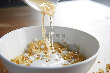 燕麦牛奶背景图片_一碗玉米糖浆牛奶和燕麦