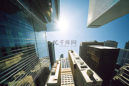 俯视城市背景图片_阳光明媚的日子里俯视商业建筑