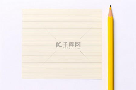 白色黄色背景图片_白色背景上的黄色信纸和一支铅笔
