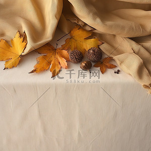 亚麻织物上的秋叶