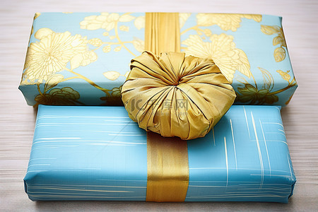 教师荣休仪式背景图片_三件蓝色和金色包裹的礼物