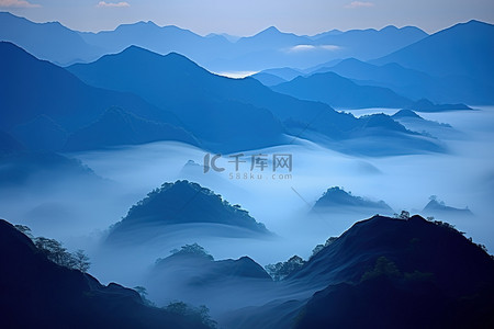 云雾缭绕的天空背景图片_各种云雾缭绕的风景
