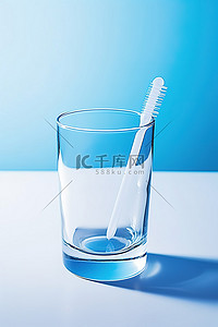 牙刷背景背景图片_蓝色背景中玻璃杯中的蓝色和白色牙刷