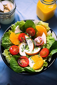 生菜沙拉 橙子 西红柿 生菜 橙汁 柠檬和西红柿