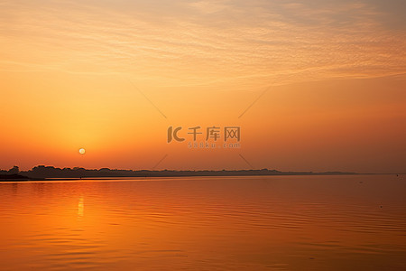 印度博帕尔都喜湖的日出
