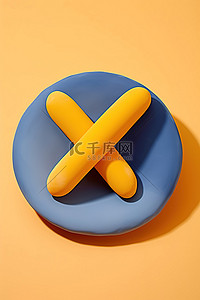 一个带有两个 x 的奇怪球，位于橙色盘子上