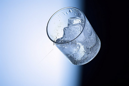 玻璃水和冰