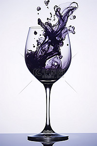 玻璃杯中的葡萄酒在空气中旋转