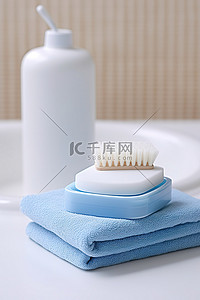 飘香瓦罐展架背景图片_一块蓝色肥皂，带肥皂罐和两把蓝色牙刷