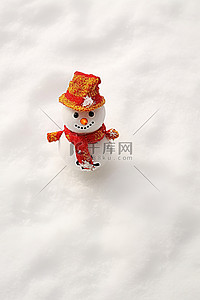 冬天背景图片_雪地里的圣诞雪人