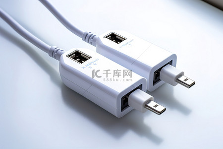 usb插口背景图片_一个带有两个端口的白色 USB 充电器