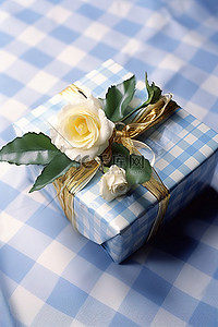 格子白背景图片_用蓝白格子材料包裹的礼物，上面有一朵蓝色的花
