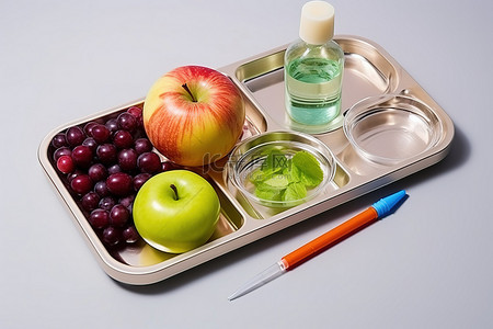 急性中毒背景图片_午餐托盘，配有苹果葡萄杯和药物
