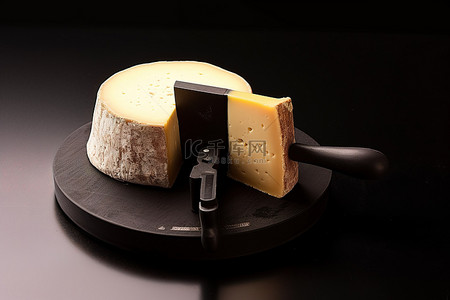 一块奶酪背景图片_一块奶酪块，上面放着奶酪刀