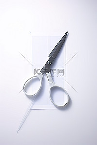 剪刀刀背景图片_白色表面上的一把剪刀和纸
