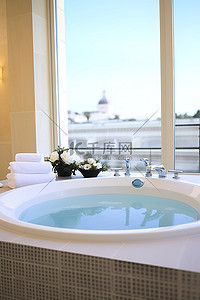 酒店图片背景图片_酒店图片前有一个按摩浴缸