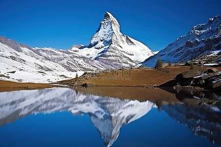 雪山湖景背景图片_阿尔卑斯山