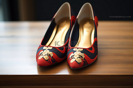 黑色的鞋子背景图片_红色和黑色的鞋子装饰木地板