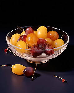 玻璃碗里装着许多成熟的枣子