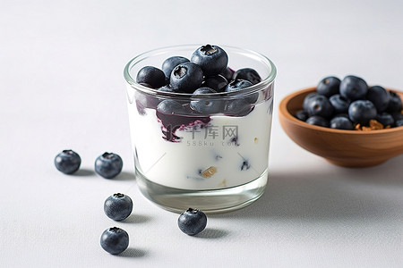 的食品背景图片_一杯加蓝莓的酸奶