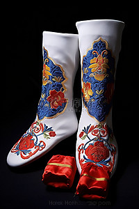 中国指甲花设计棉袜和一双刺绣袜子