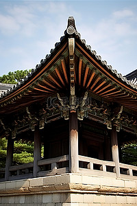 梳理典型背景图片_一个典型的韩国有屋顶的凉亭