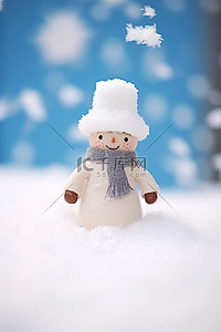 雪花背景中穿着西装的雪人