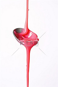 糖浆液体背景图片_白色背景上的勺子里涌出红色液体