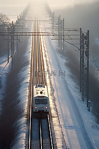 延安小姐火车站服务713.59189薇背景图片_冬天的火车在轨道上行驶