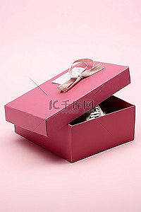 标签装饰背景图片_一个粉红色的盒子，里面有一个装饰标签