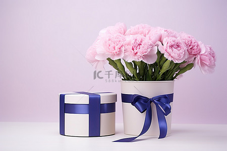 粉色教师节背景图片_蓝丝带紫色康乃馨礼盒